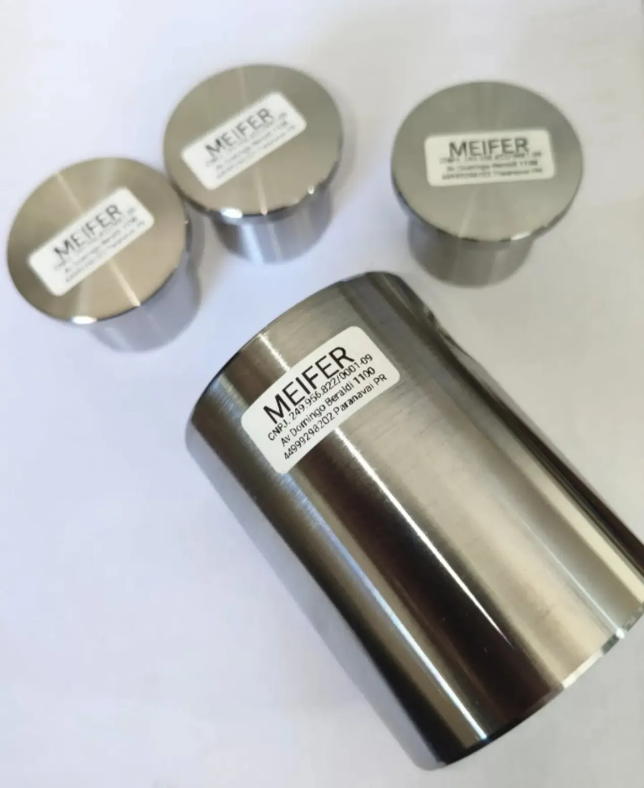 Buchas de aço torneadas com etiqueta da Meifer